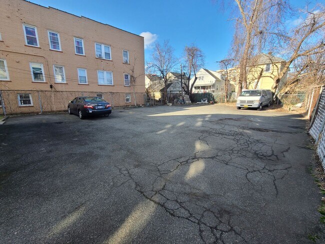 Building Photo - 443 Main St