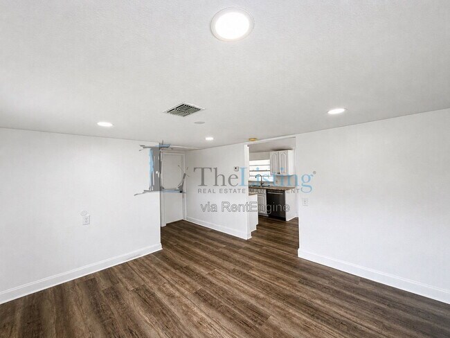 Building Photo - 2310 S Shine Ave