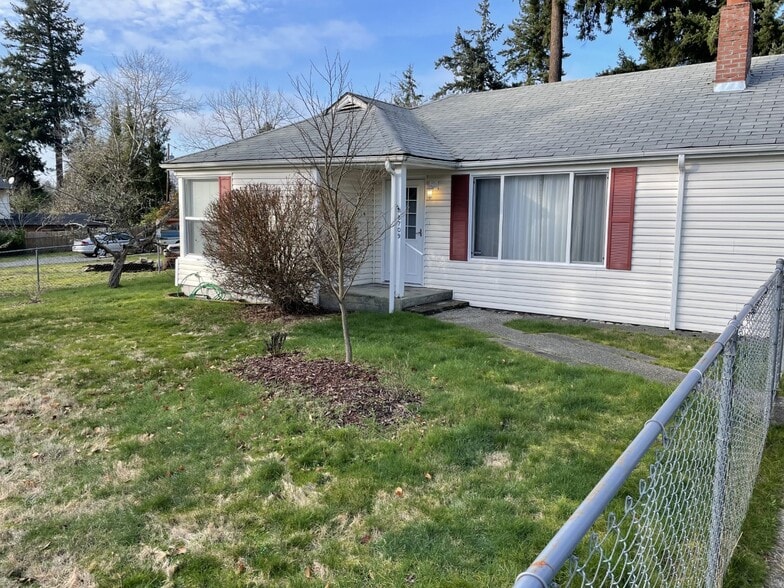 Building Photo - 8709 Highland Ave SW