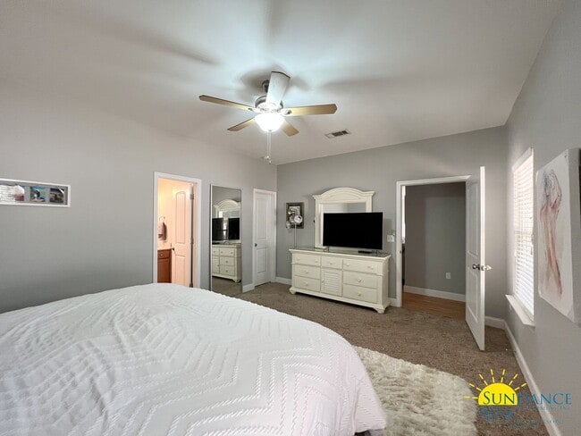 Building Photo - Beautiful 4 Bedroom Home in Niceville!