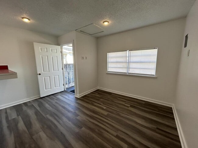 Building Photo - 1528 Avenue A