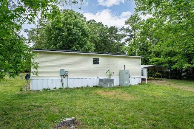 Building Photo - Well Maintained Three Bedroom Home!