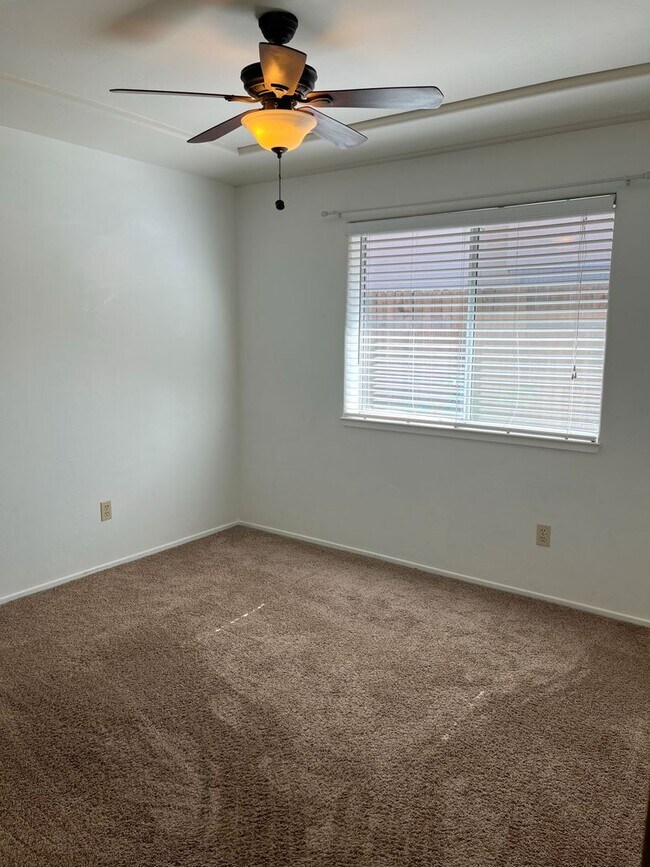 Building Photo - Beautiful 4 Bedroom 2 Bath Home with Pool.
