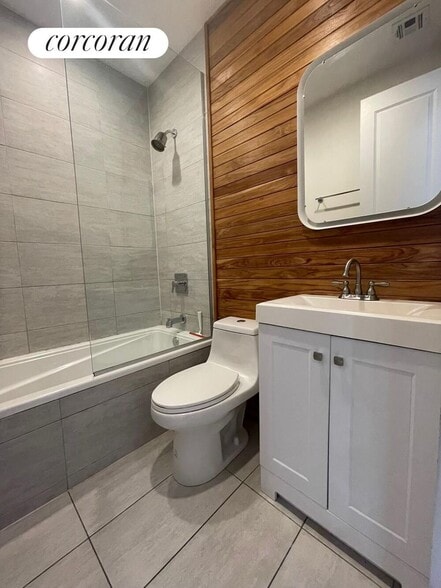 Building Photo - 2060 Pacific St