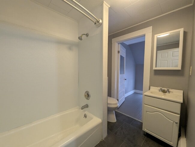 Building Photo - 31 Chestnut St