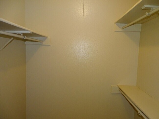 Building Photo - 9122 Ocean Gate St