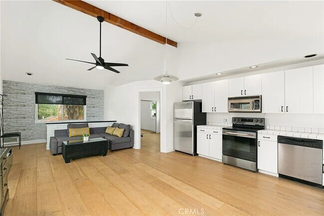 Building Photo - 335 Santa Ana Ave