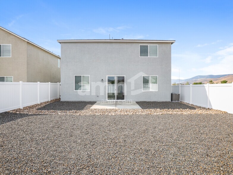 Building Photo - 2328 Dolly Ave