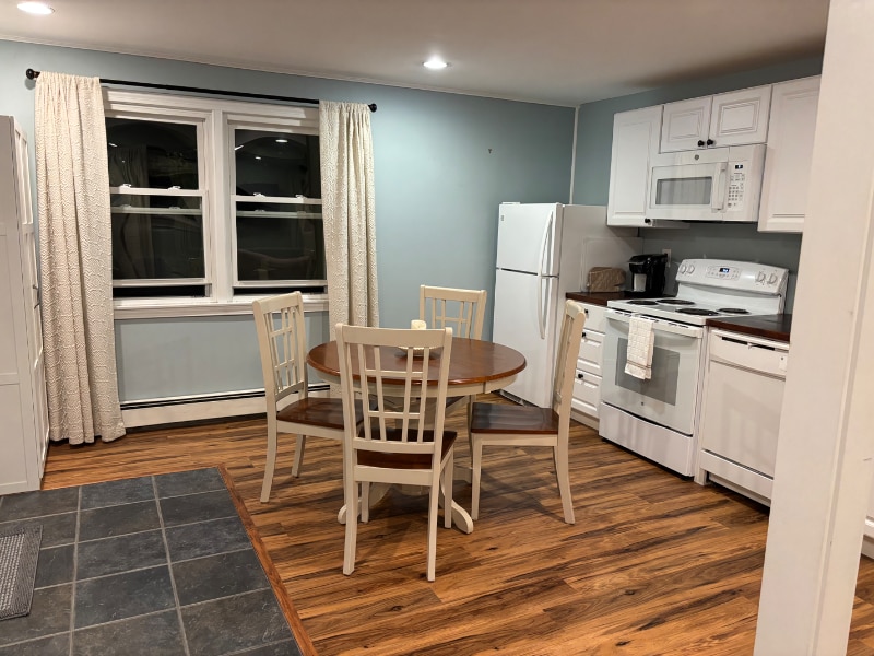 Building Photo - 10 Roosevelt Rd