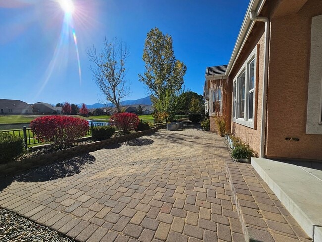 Building Photo - Beautiful Executive Home In Gated Community