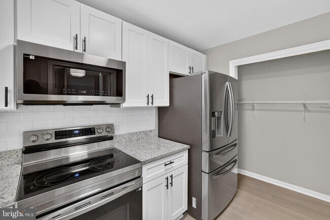 Building Photo - 6104 St John Dr