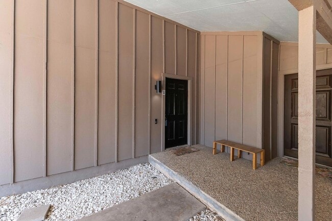 Building Photo - 9011 Quail Valley Dr