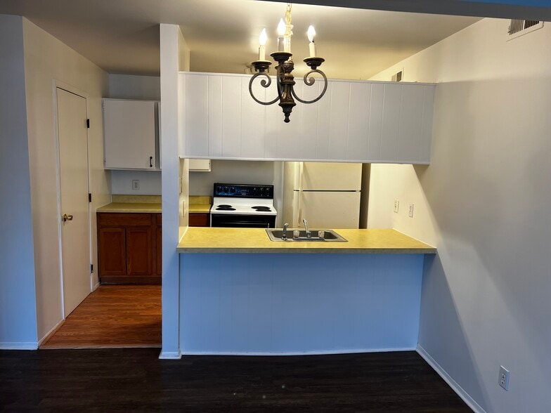 Building Photo - 8709 Candlewood Trl