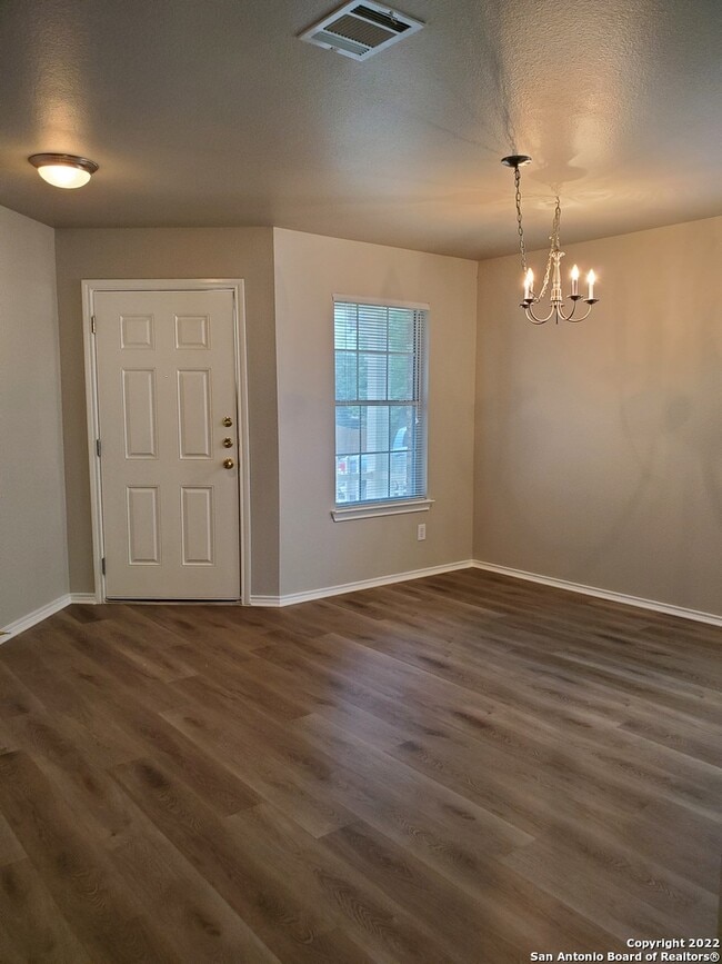 Building Photo - 136 Rattlesnake Way