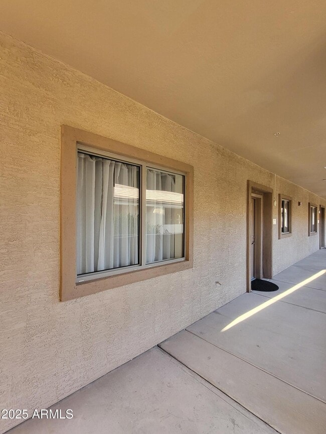 Building Photo - 920 E Devonshire Ave