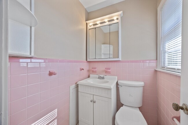 Building Photo - 1202 Fern St