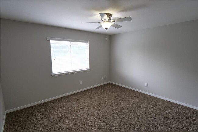 Building Photo - 5302 Prairie Creek Dr