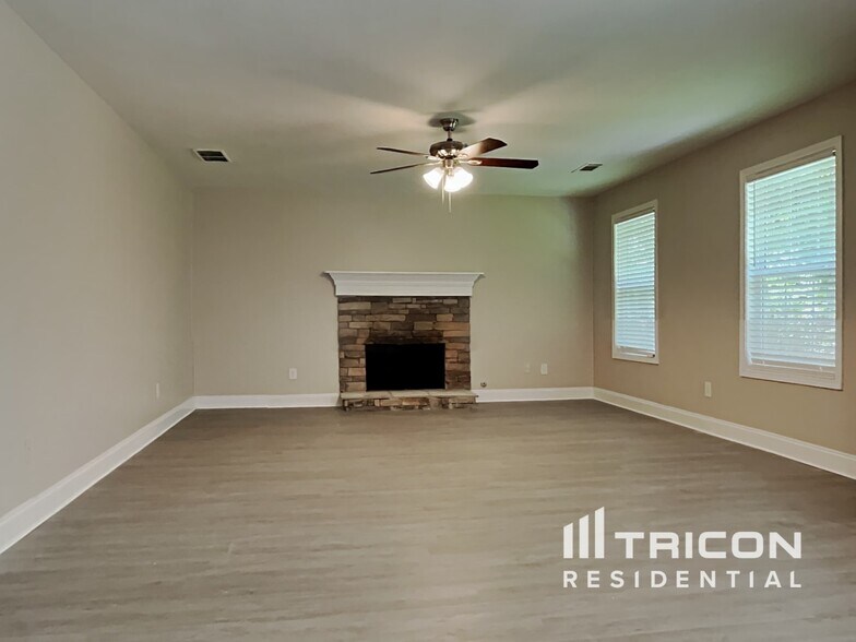 Building Photo - 3540 Stoney Creek Way