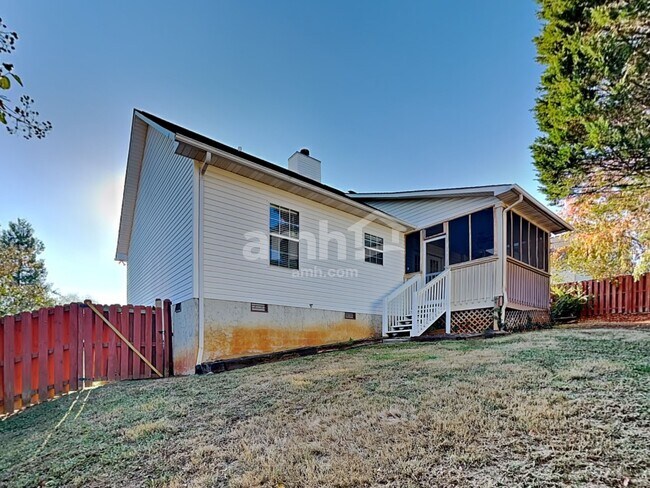 Building Photo - 1324 Hunters Way Ct