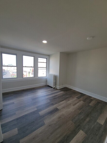 Building Photo - 2652 Sylmar St