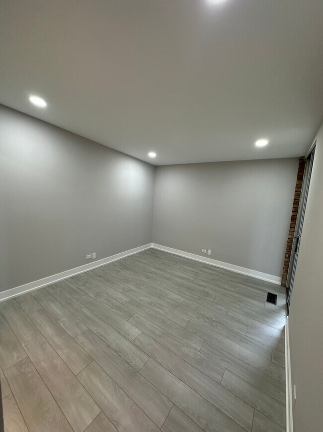 Building Photo - 5700 Hillcrest Ln