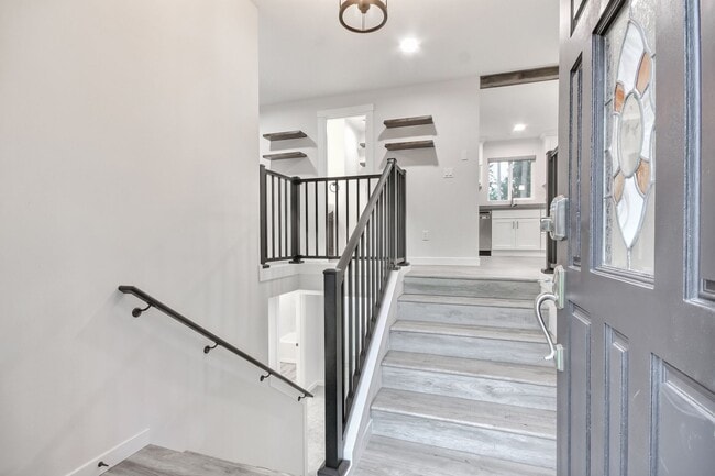 Building Photo - Beautifully renovated Home Briarwood!