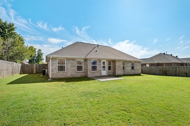 Building Photo - Beautiful Spacious Home w/ Community Clubhouse and Pool!