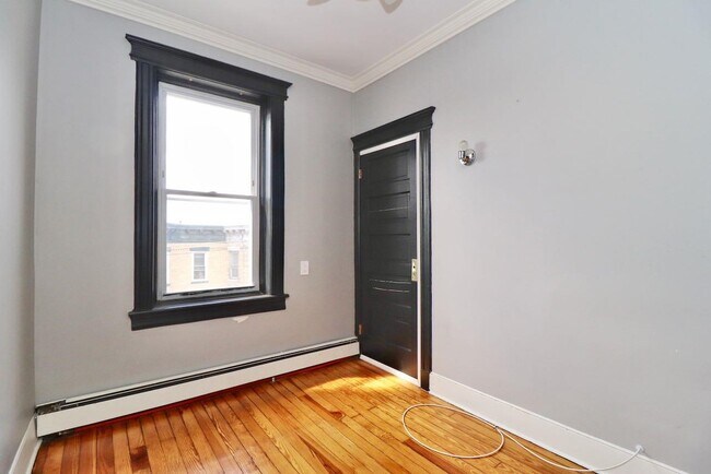 Building Photo - 388 Baldwin Ave