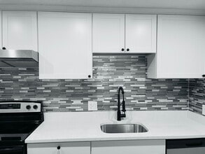 Building Photo - 4 Hallmark Gdns