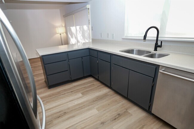 Building Photo - 2302 W Settler's Way
