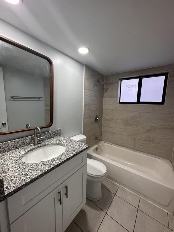 Building Photo - 709 SE 8th Terrace