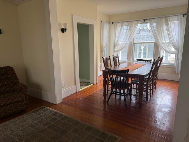 Building Photo - 72 Pawling Ave