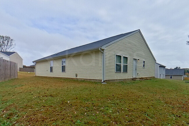 Building Photo - 230 Fox Chase Wy