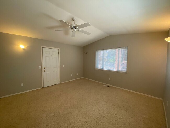 Building Photo - Spacious 2 Bedroom + office! Large yard!  ...