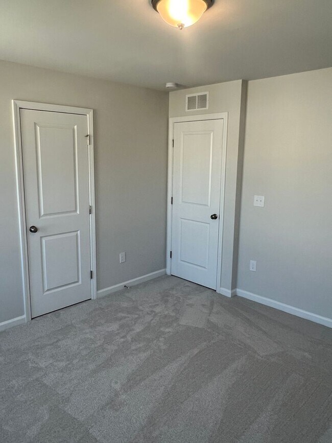 Building Photo - **3 Bed, 2.5 Bath Home for Rent @ Triple C...