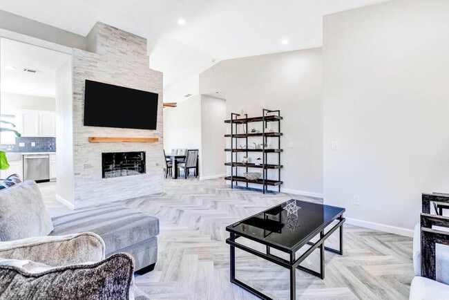 Building Photo - 66815 Vista Pl