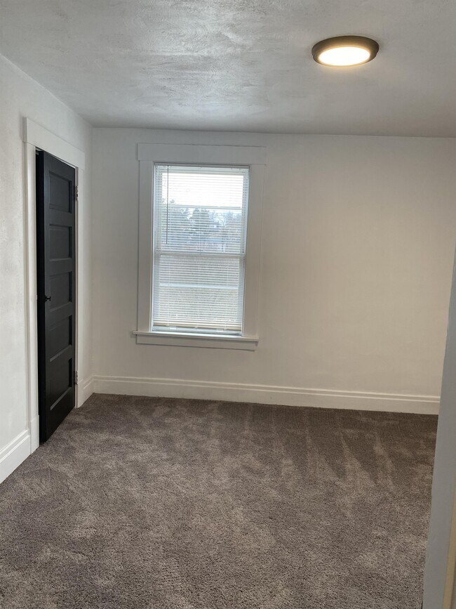 Building Photo - 1036 Steuben St