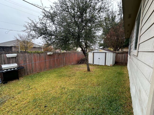 Building Photo - 9522 Sun Ml