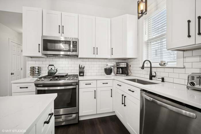 Kitchen - 2512 W Lyndale St