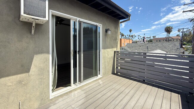 Building Photo - 319 Heliotrope Dr