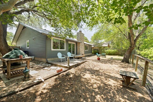 Building Photo - 5206 Suburban Dr