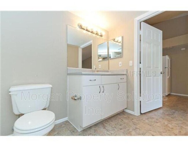 Building Photo - 5112 Park Central Dr