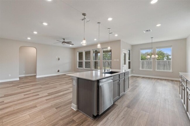 Building Photo - 1709 Stinnett Dr