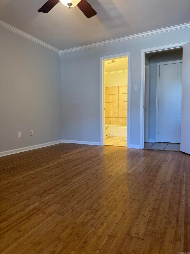 Building Photo - 301 Kings Row Dr