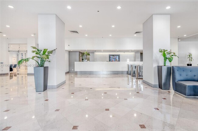 Building Photo - 100 Lincoln Rd