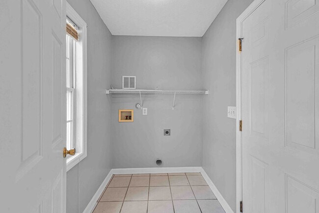 Building Photo - 302 Altavista Loop