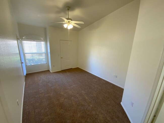 Building Photo - GREAT 1 STORY CONDO MINUTES FROM THE STRIP