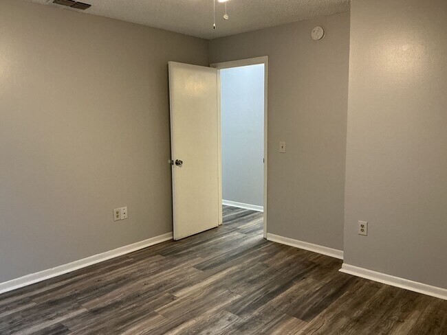 Building Photo - Pesanti 1337-1339 E. Myrtle