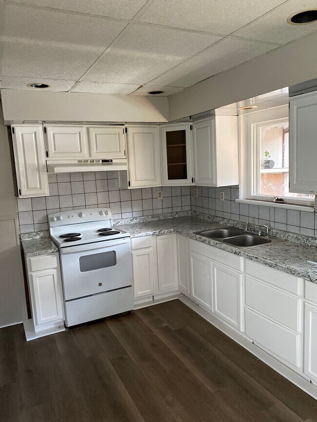 Building Photo - 2014-2016 Capouse Ave