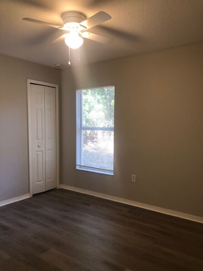 Building Photo - Sanford 3 Bedroom/1.5 Bath with single garage